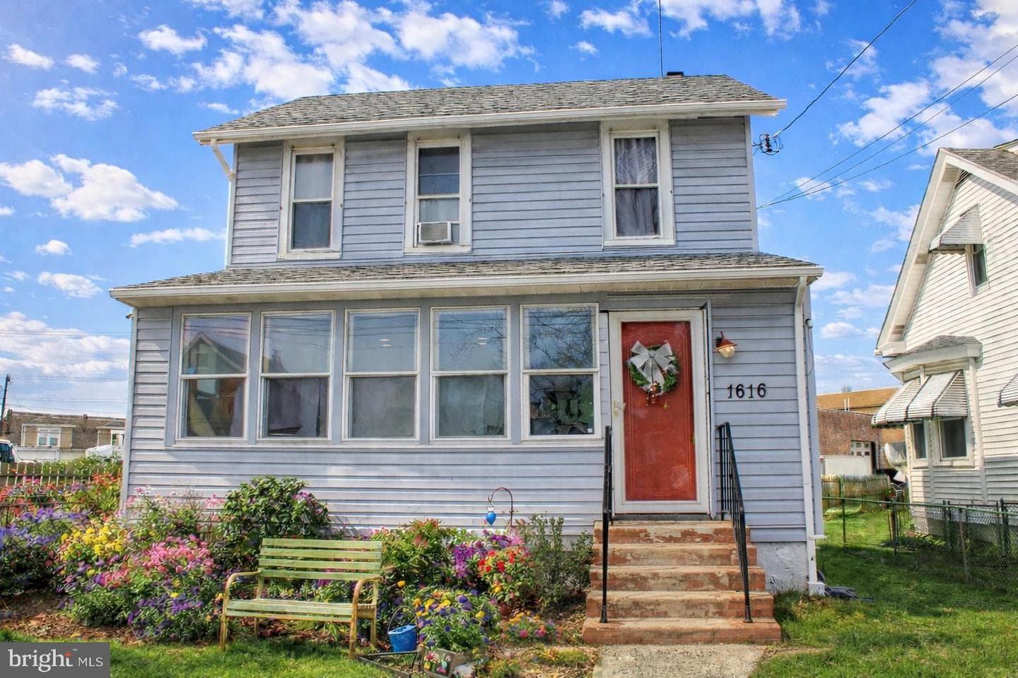 1616 Ward Street photo 1