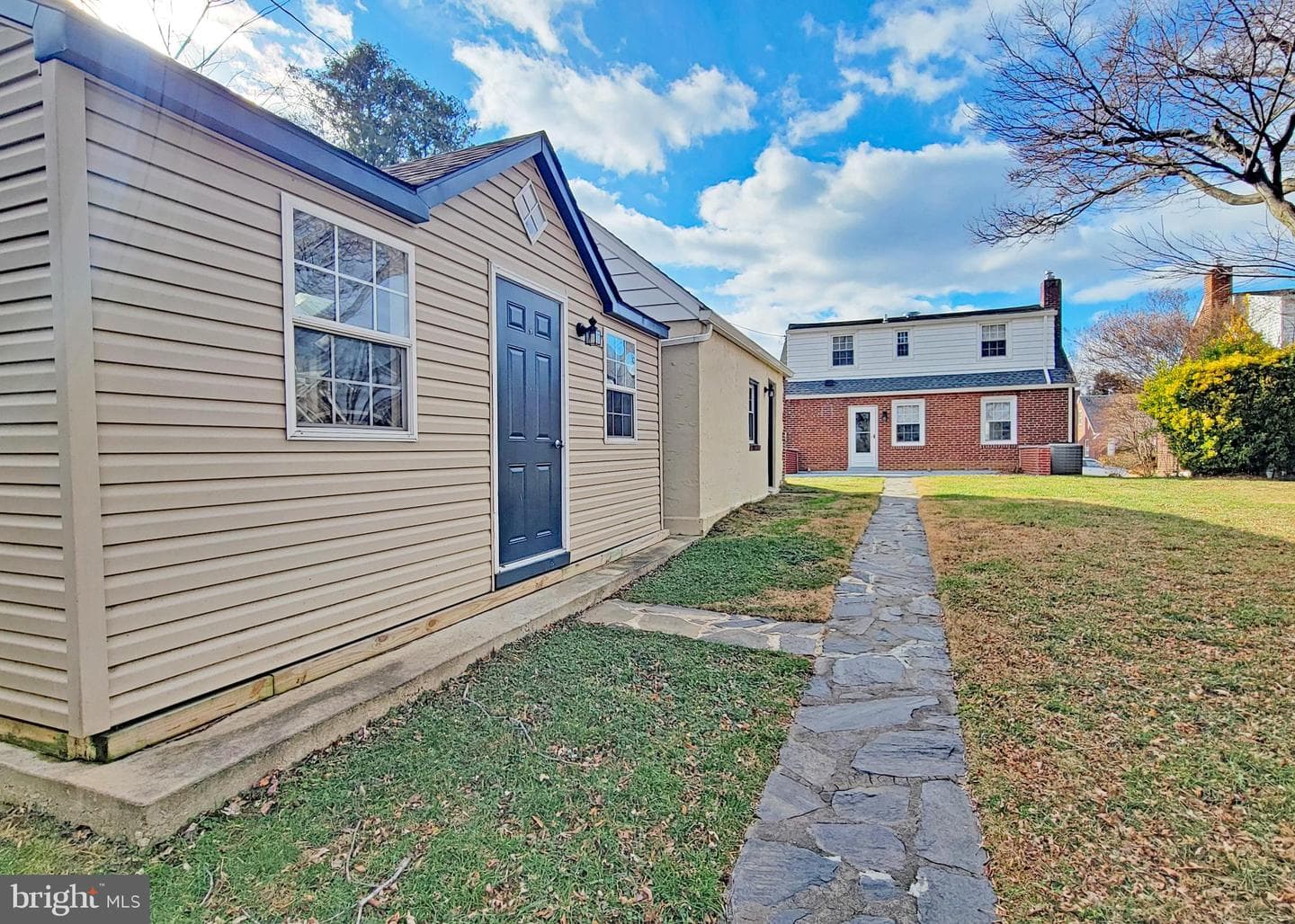 409 Perry Street Street photo 12