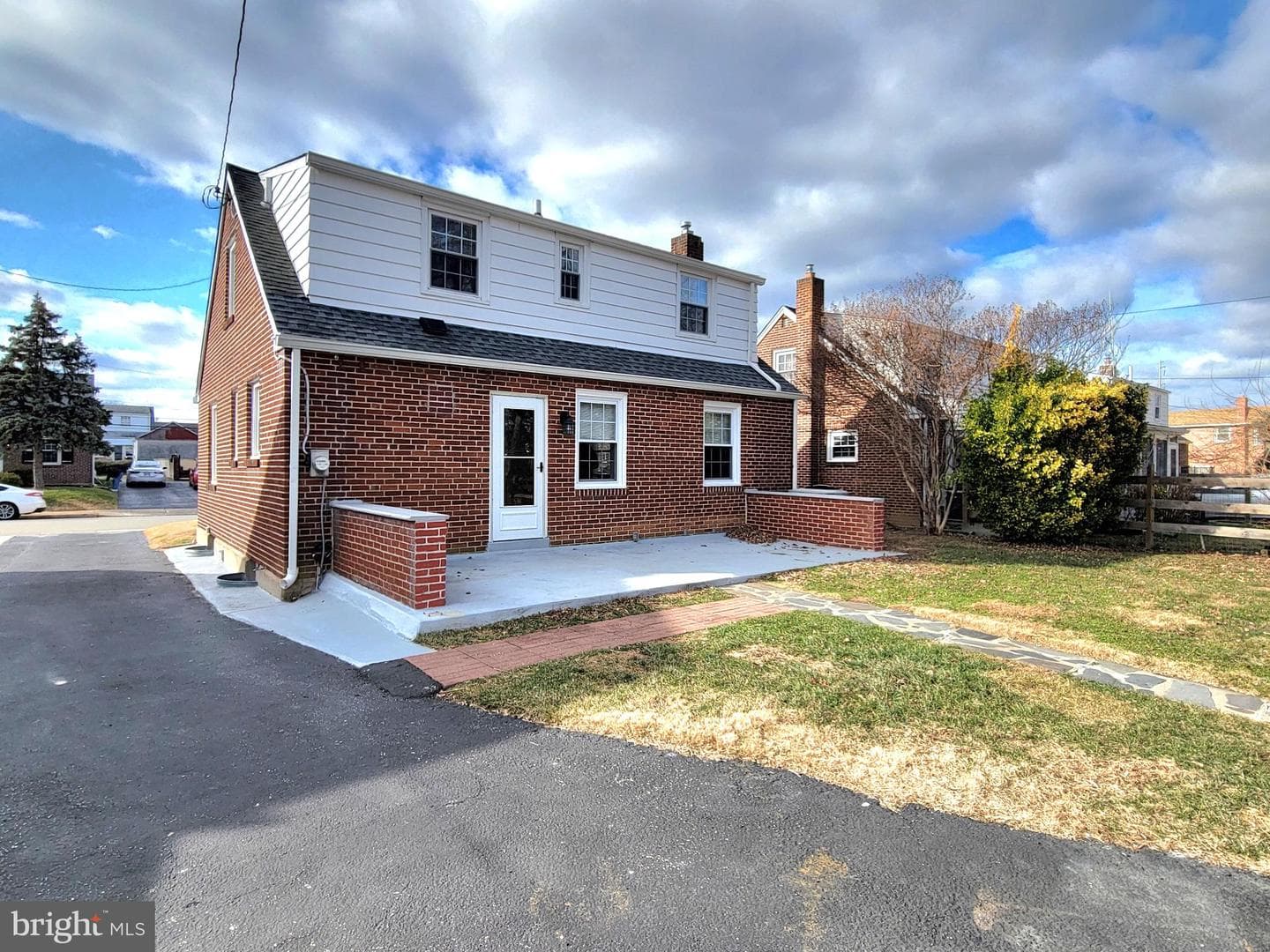 409 Perry Street Street photo 8