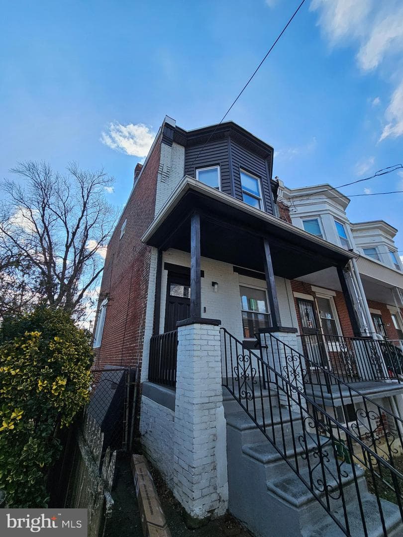 232 Marks Avenue photo 4