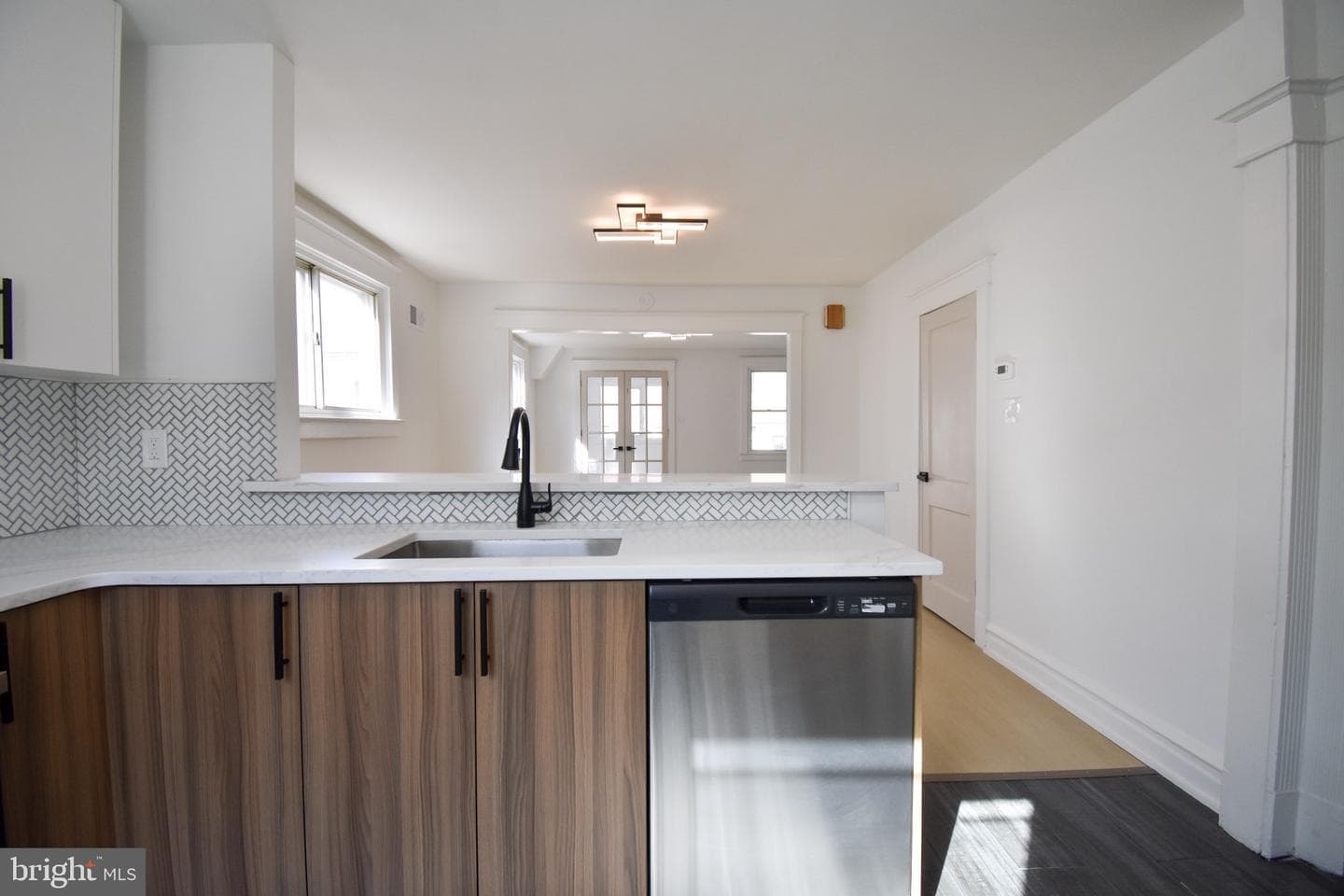 247 Heather Road photo 10