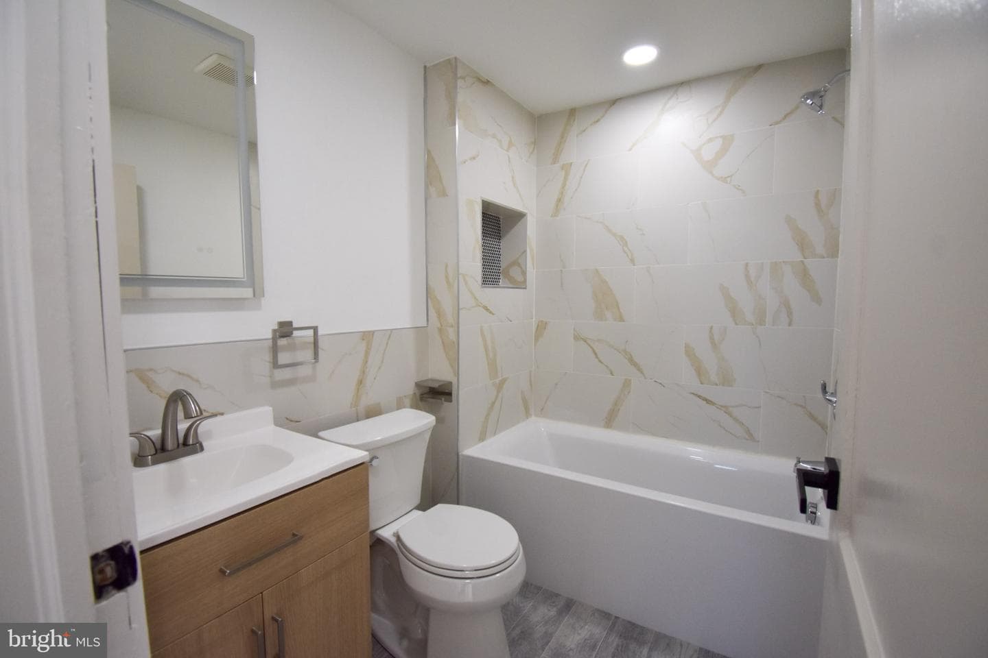 247 Heather Road photo 18