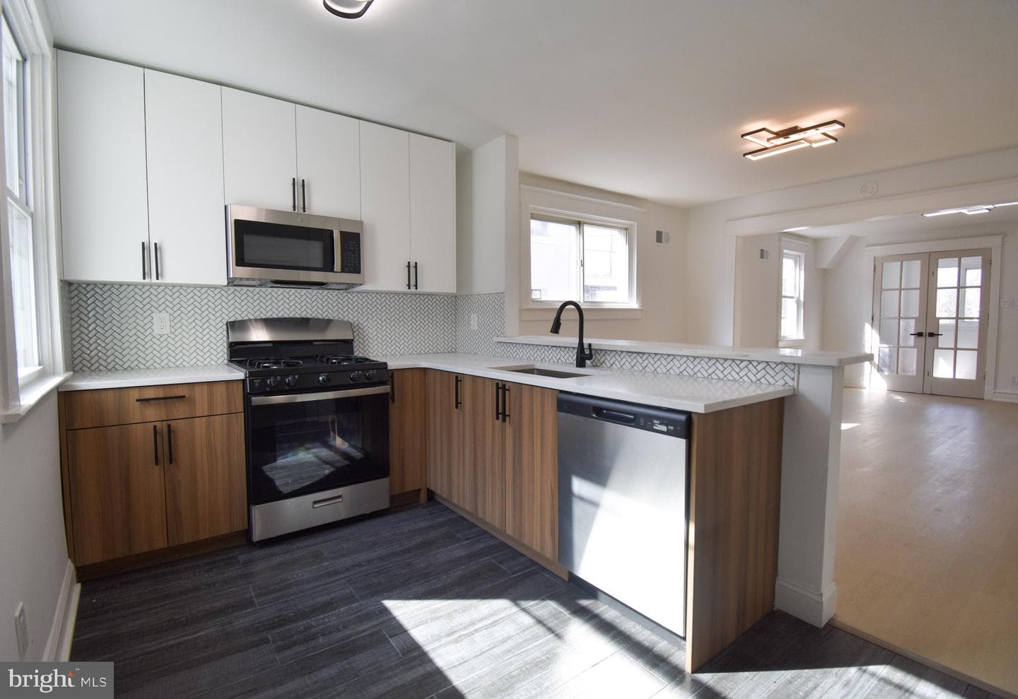 247 Heather Road photo 8