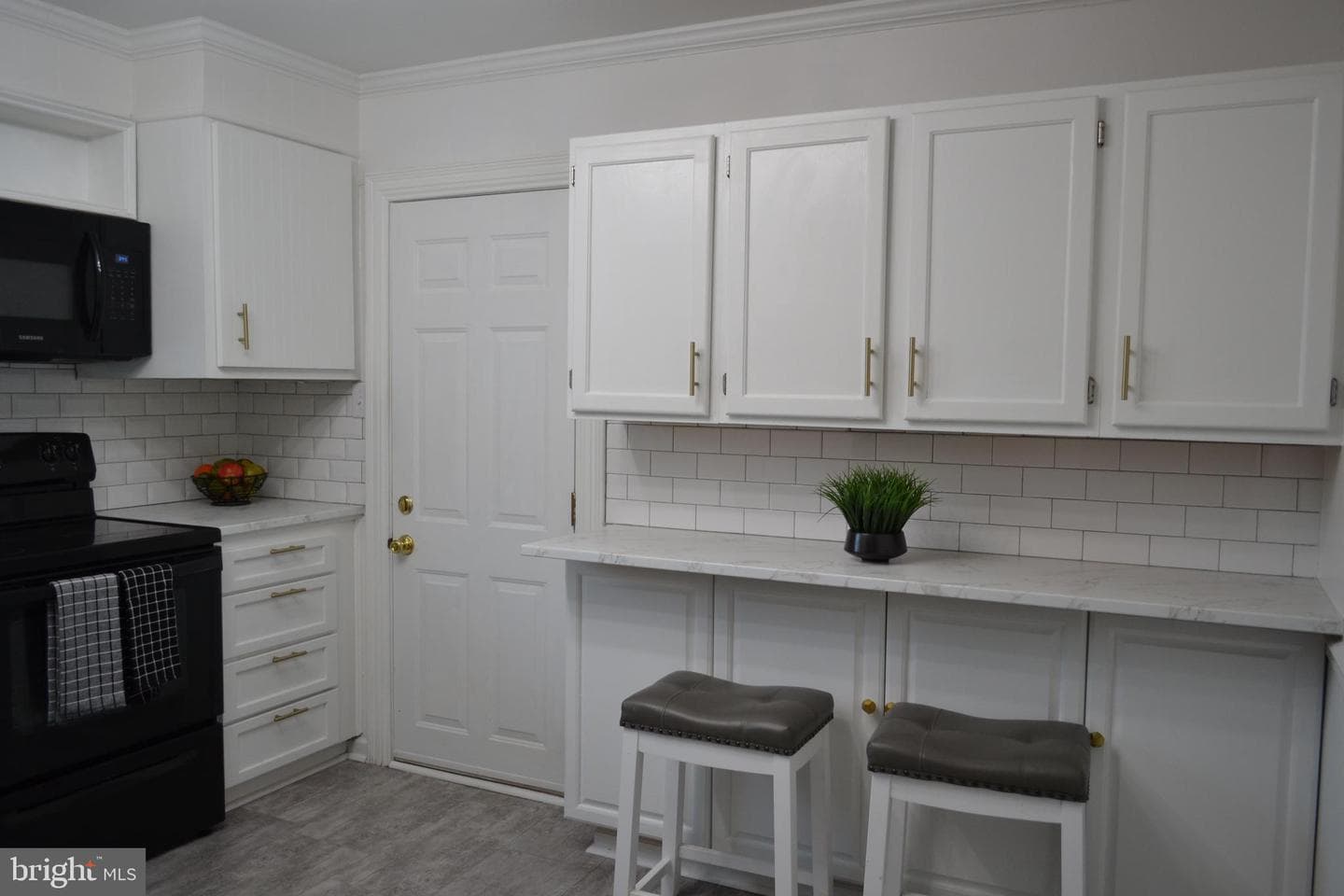 49 Kirk Lane photo 19