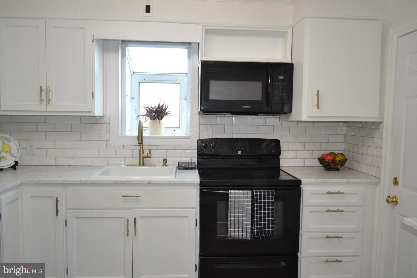 49 Kirk Lane photo 20