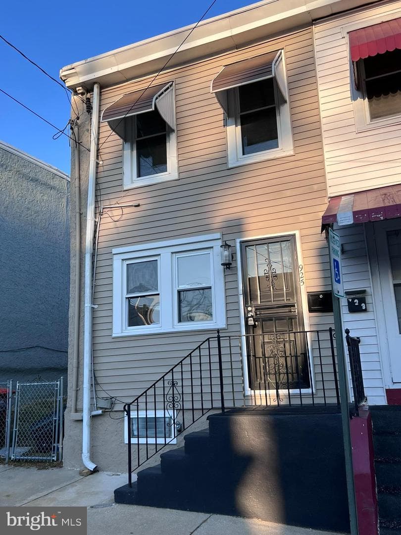 925 Central Avenue photo 2
