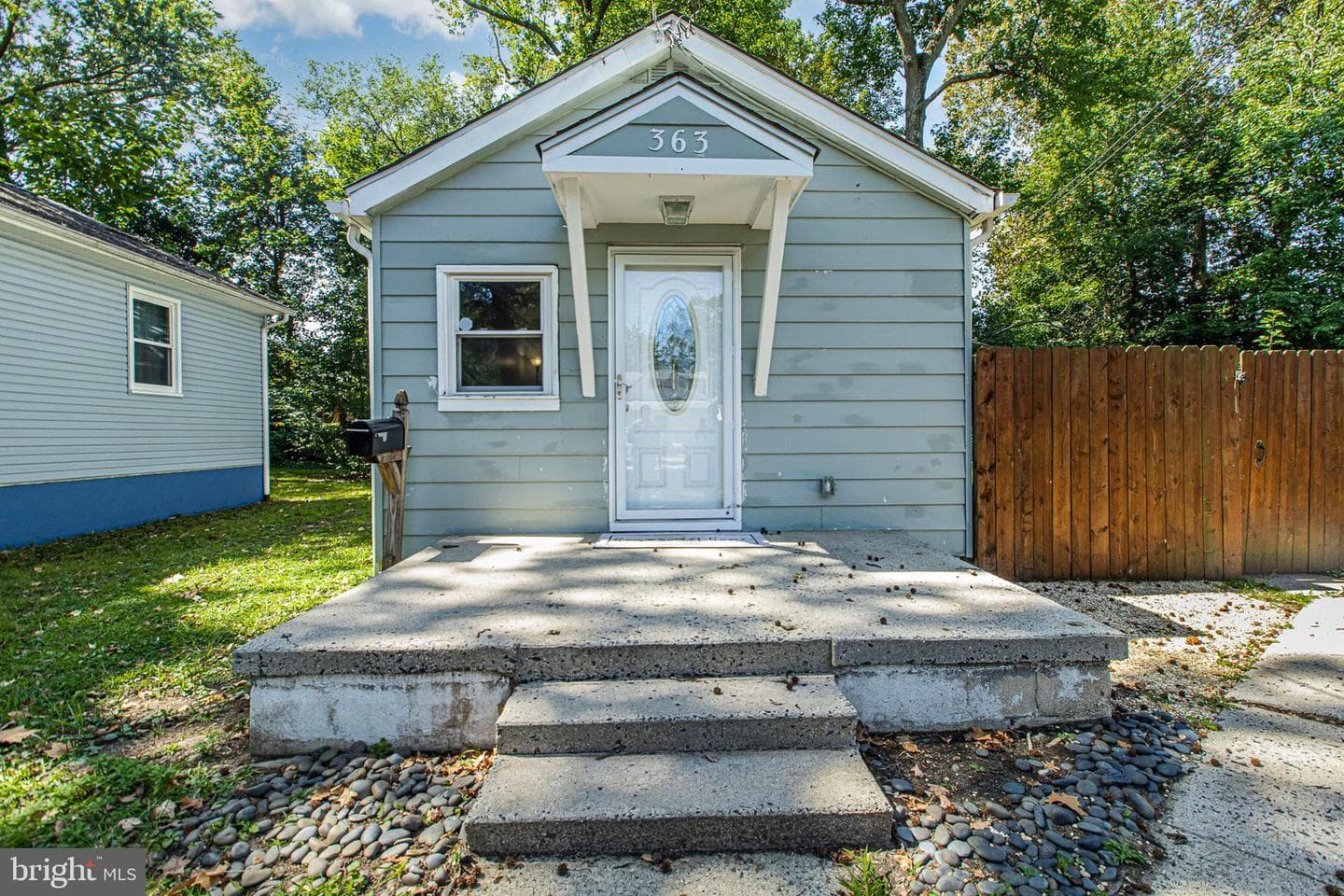363 Hutchinson Terrace photo 2