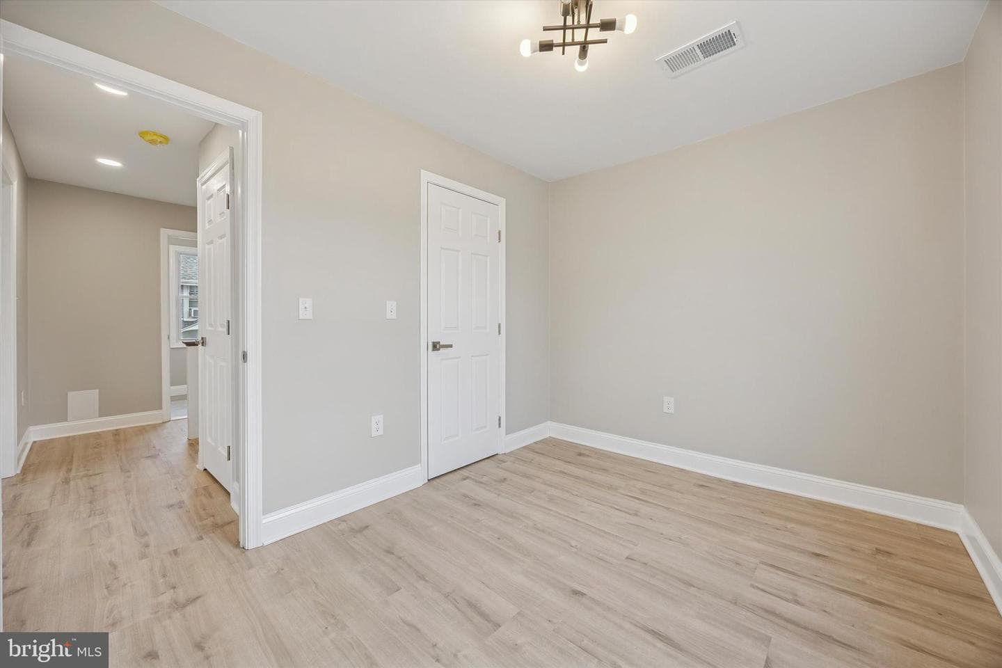 703 Lindale Avenue photo 24