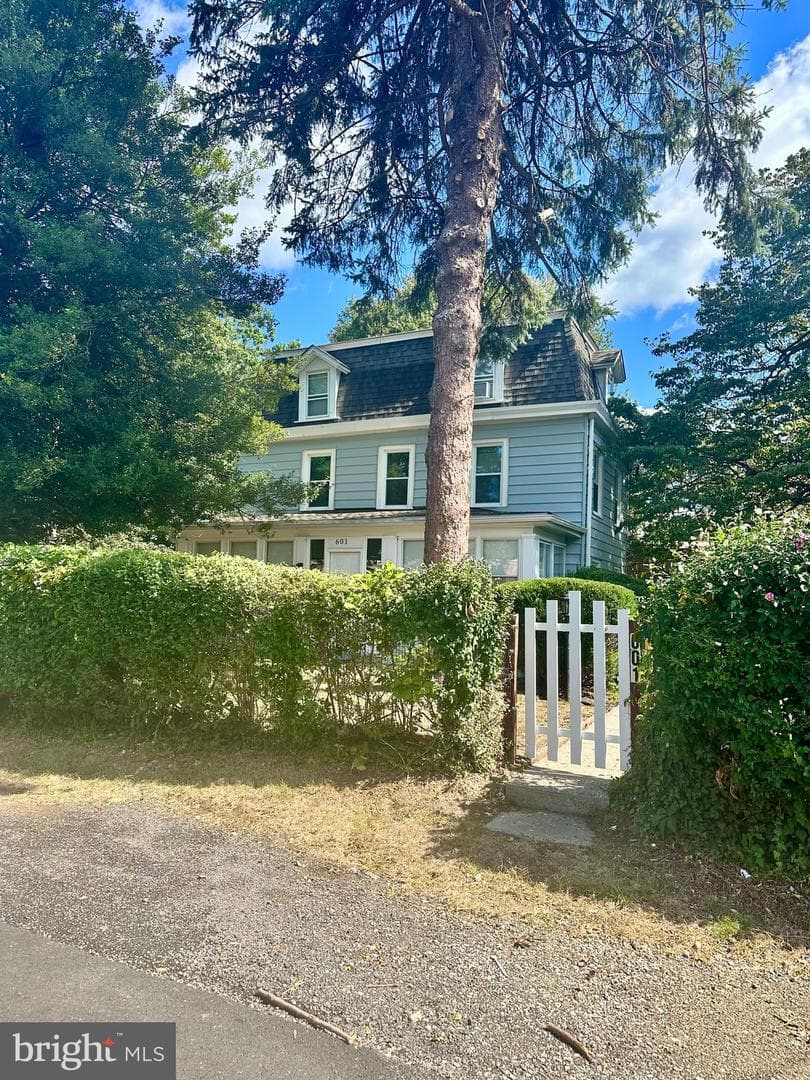 601 Vernon Street photo 2