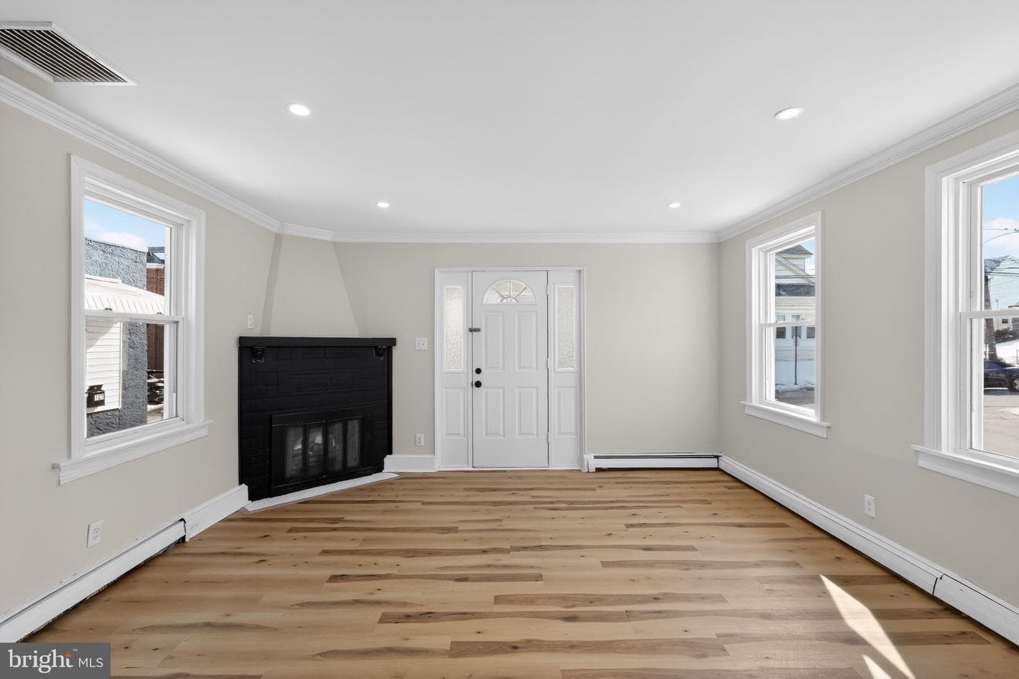 129 S Keystone Avenue photo 14