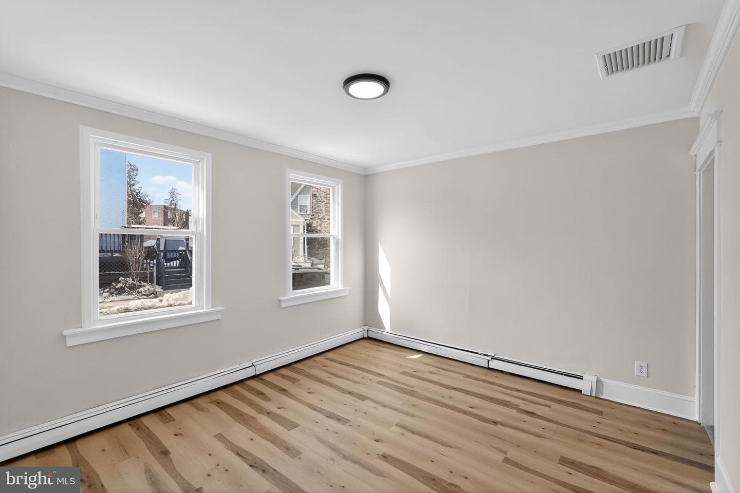 129 S Keystone Avenue photo 16