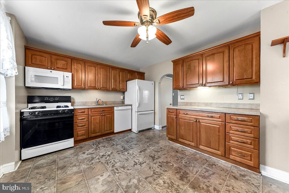 217 Blunston Avenue photo 12