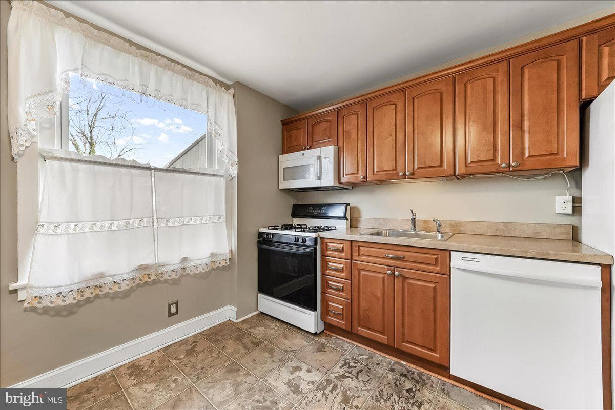 217 Blunston Avenue photo 13