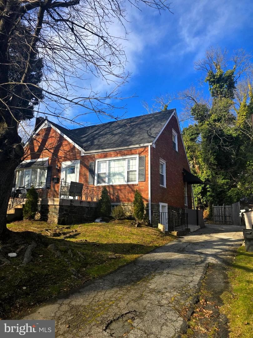 1303 Manor Road photo 2