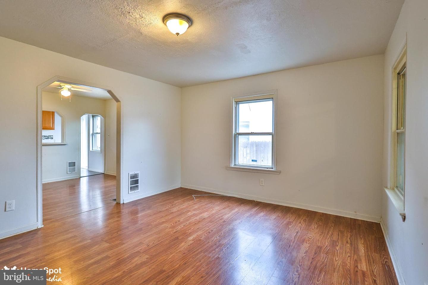 1125 Morton Avenue photo 10