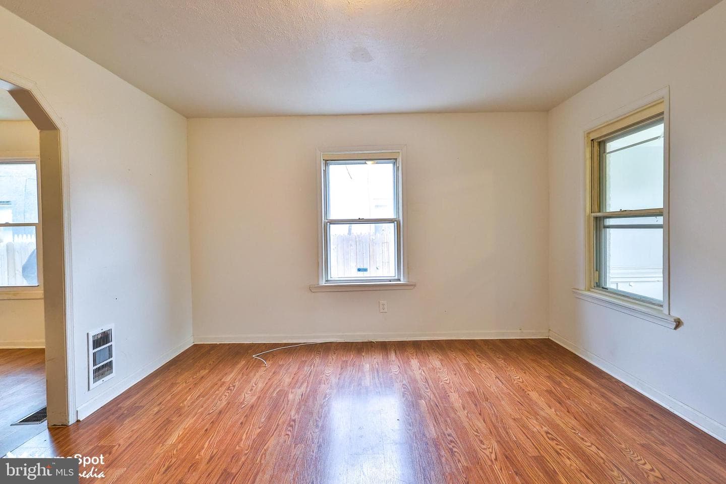 1125 Morton Avenue photo 12