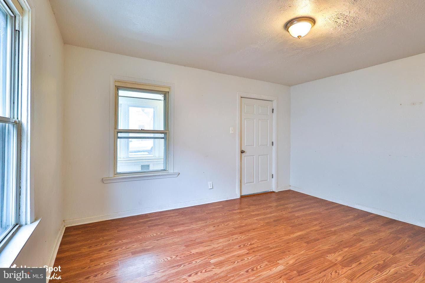 1125 Morton Avenue photo 14