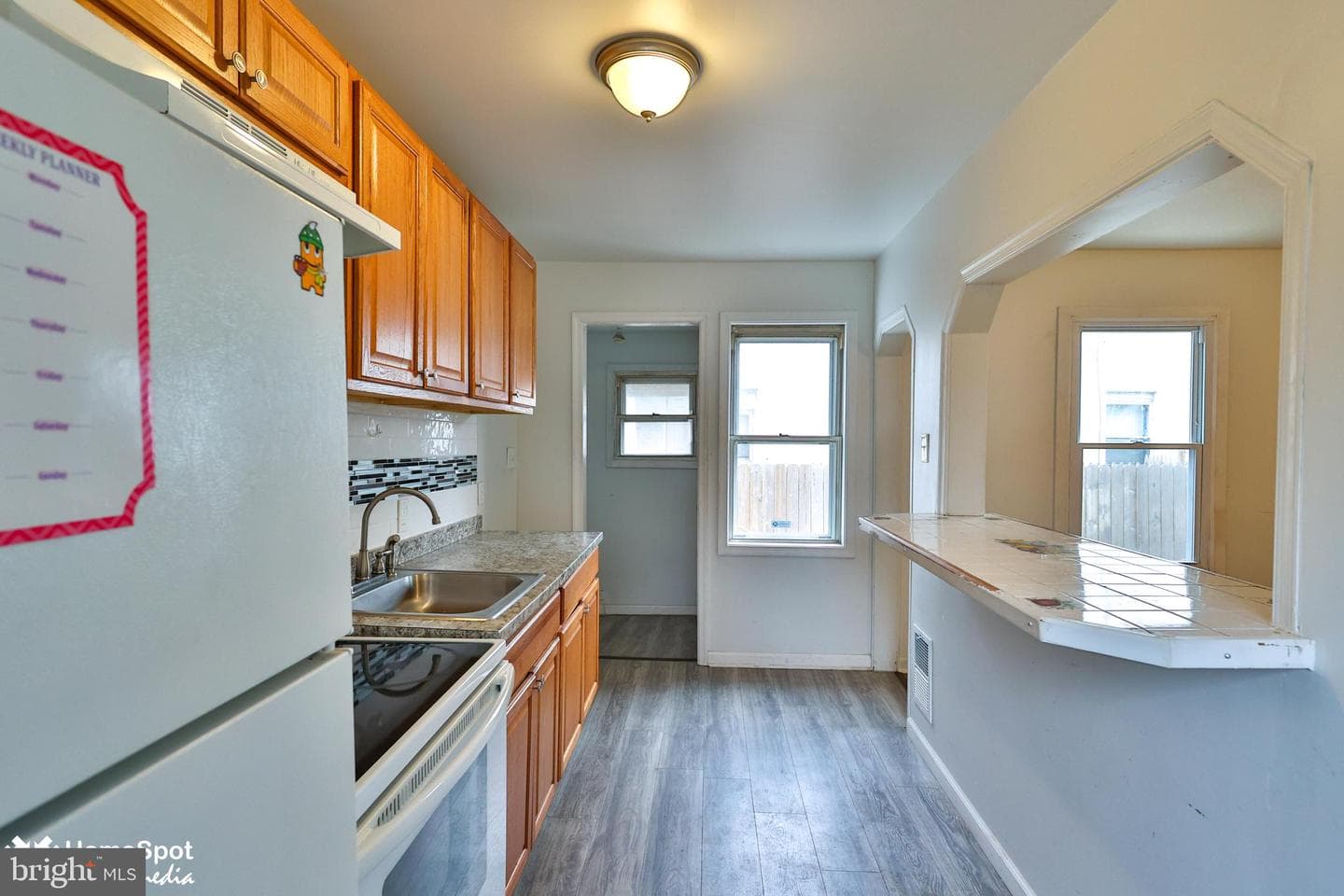 1125 Morton Avenue photo 24