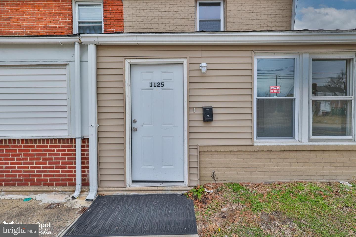 1125 Morton Avenue photo 4