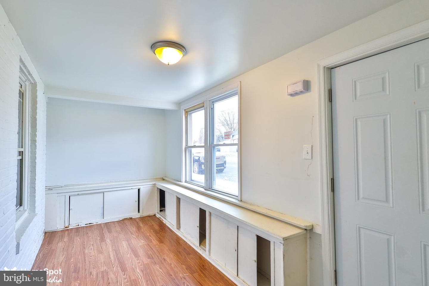1125 Morton Avenue photo 6