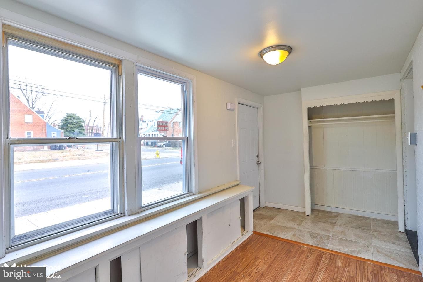 1125 Morton Avenue photo 8