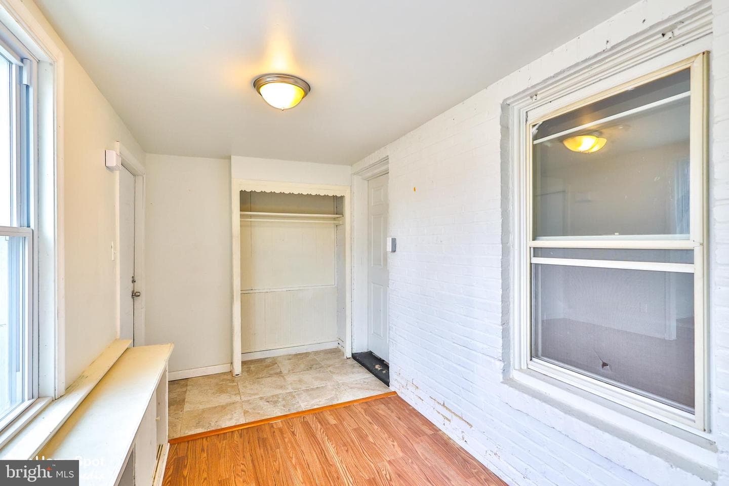 1125 Morton Avenue photo 9