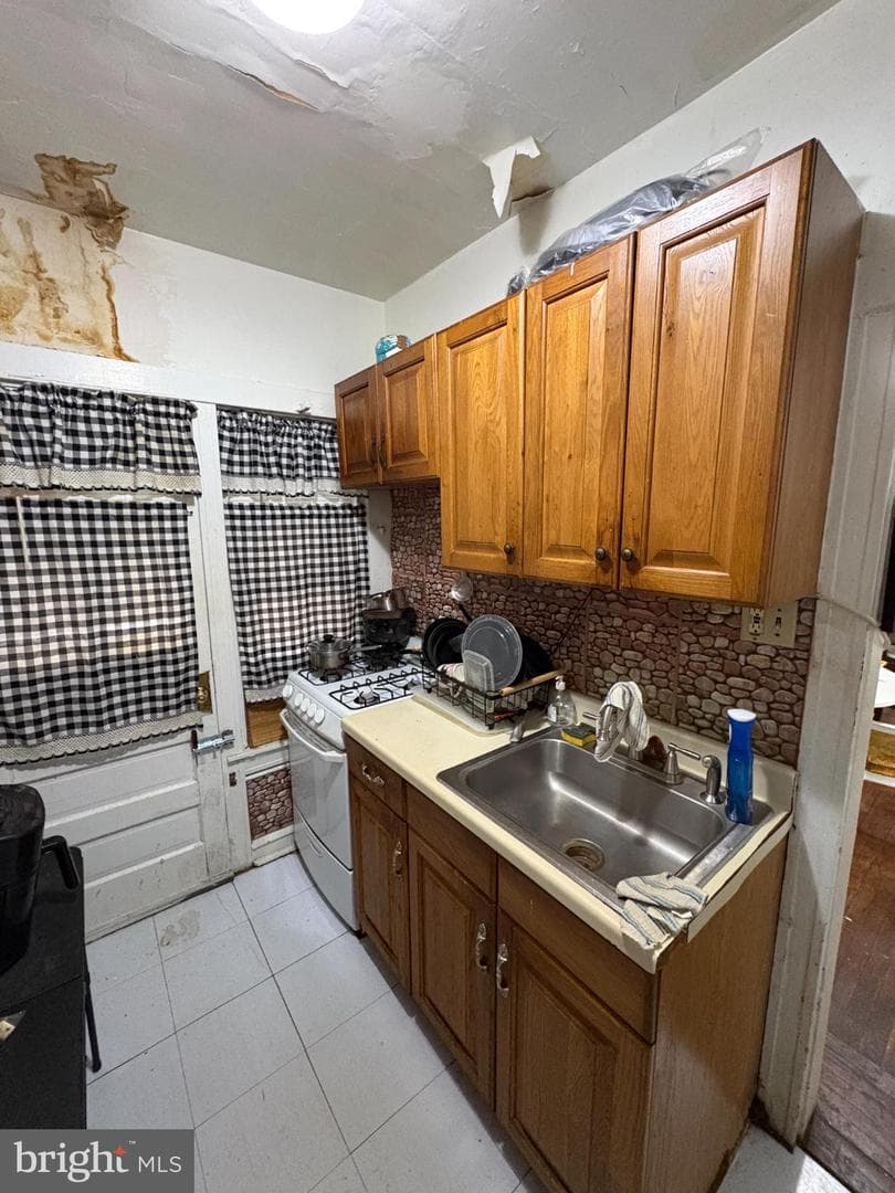 2419 Upland Street photo 13