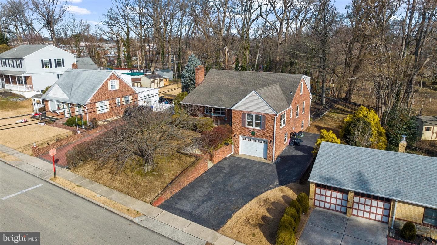 303 Perry Street photo 1