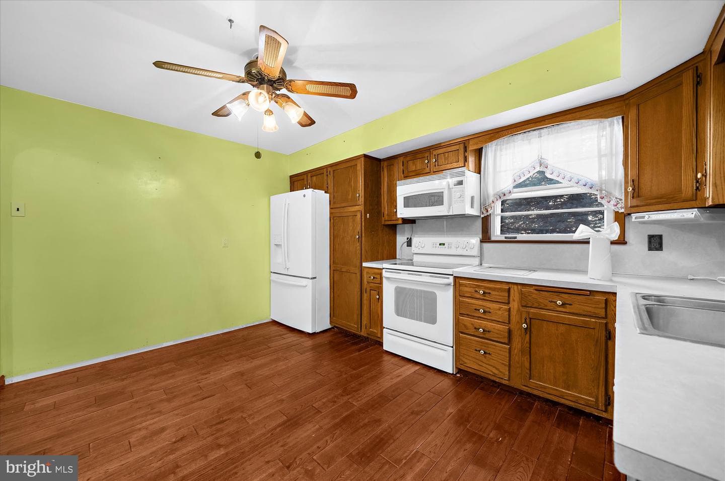 303 Perry Street photo 8