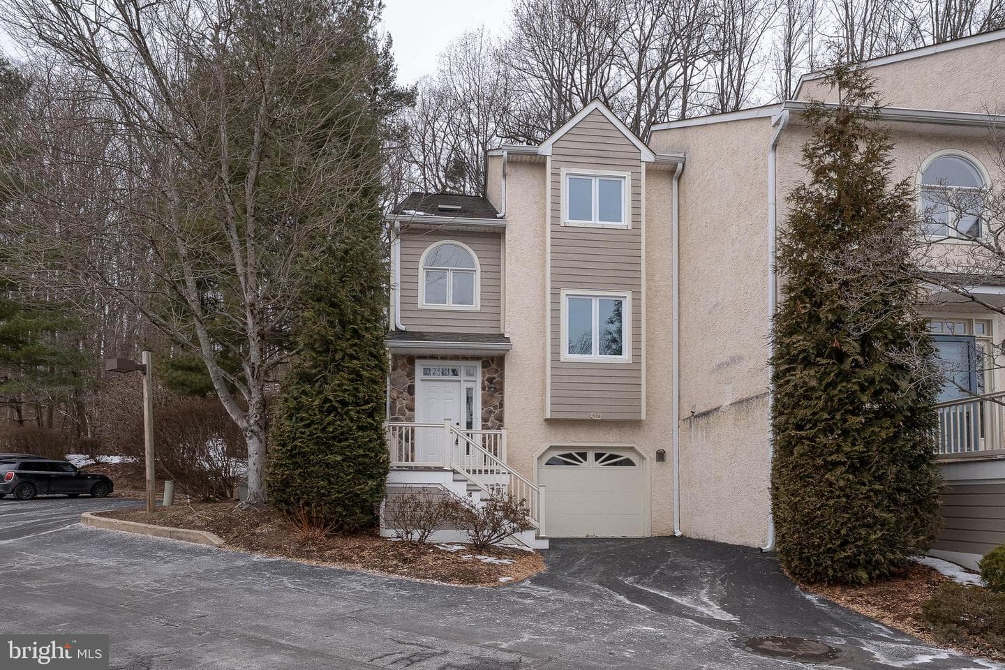 514 Waters Edge photo 1