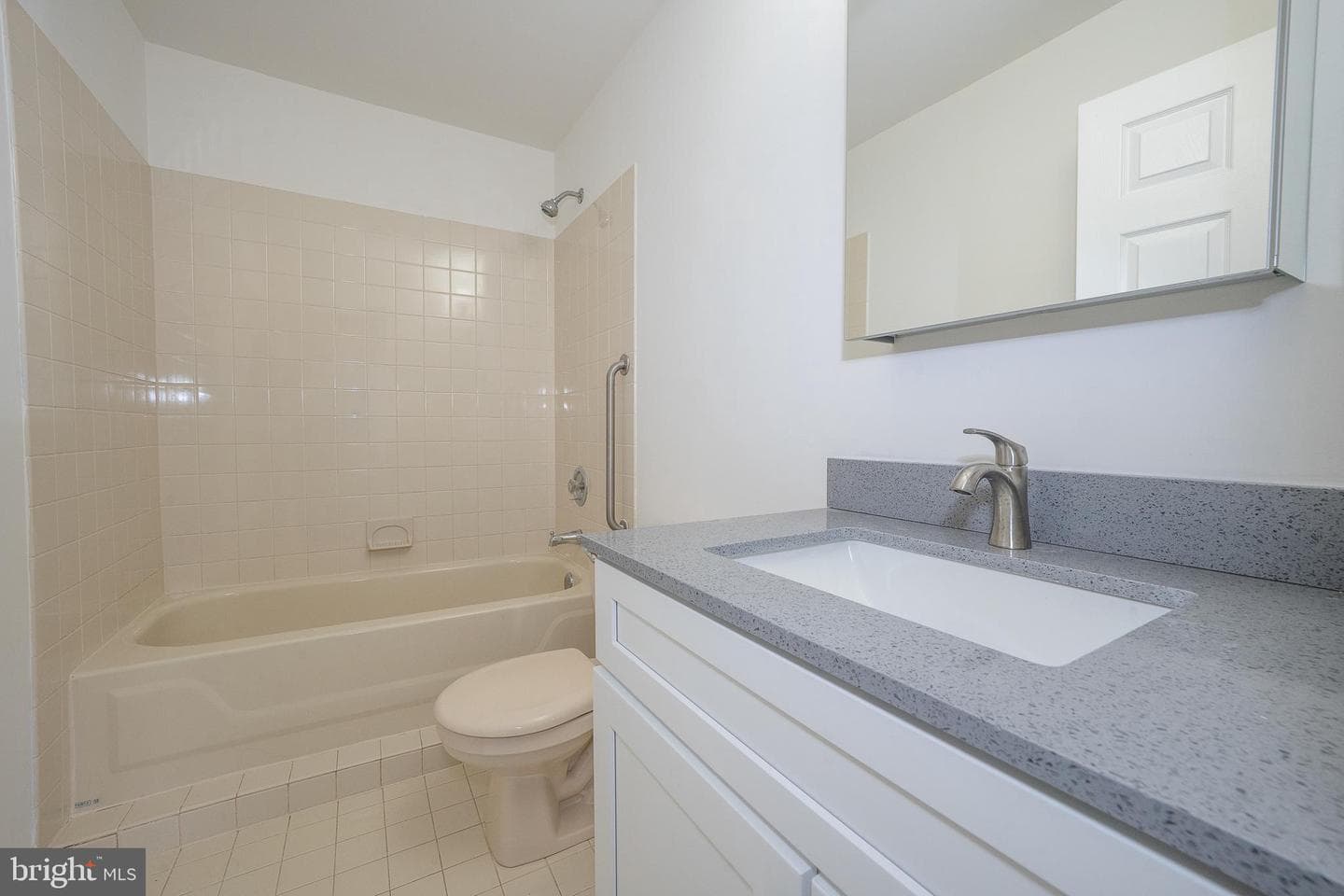 514 Waters Edge photo 19