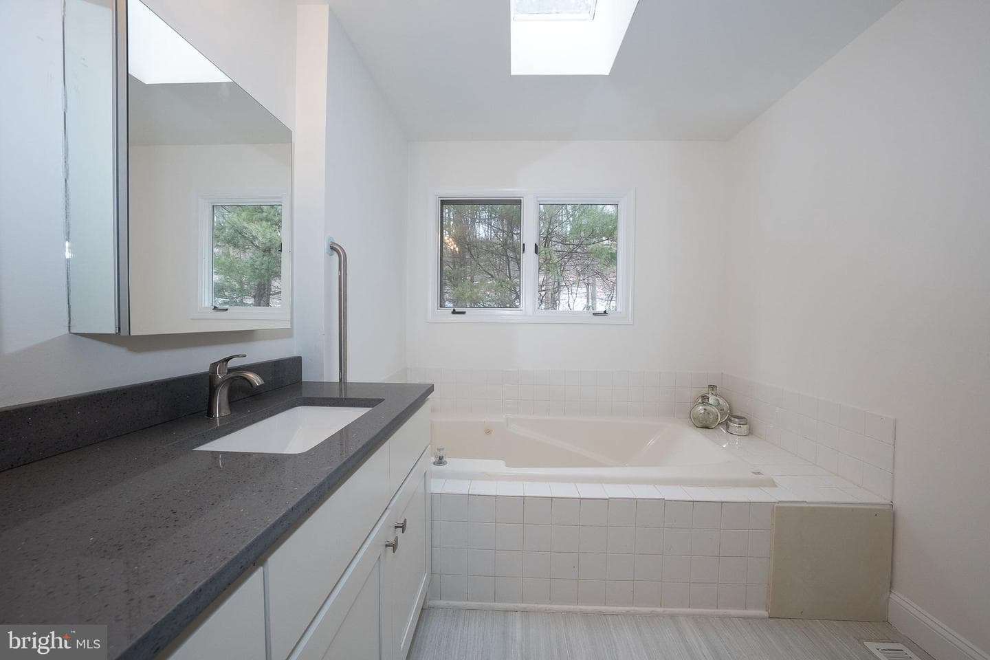 514 Waters Edge photo 22