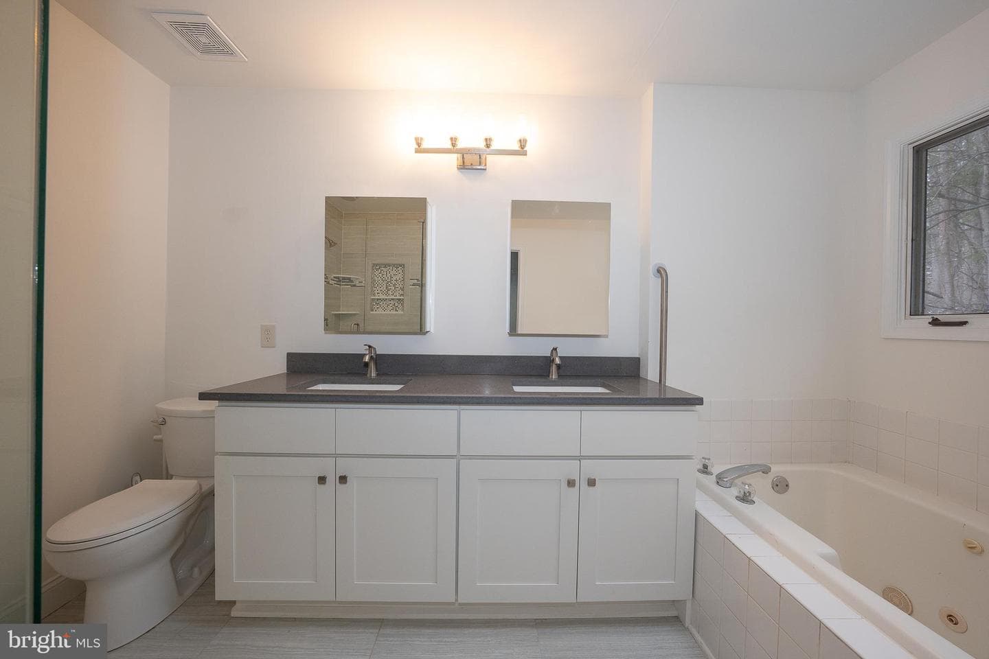 514 Waters Edge photo 23