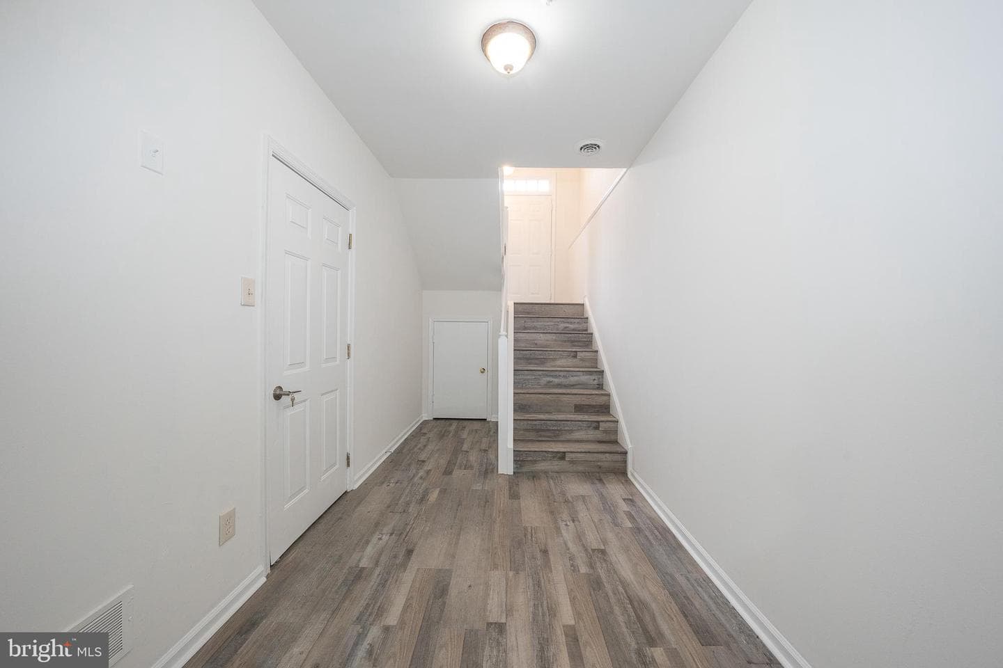 514 Waters Edge photo 25