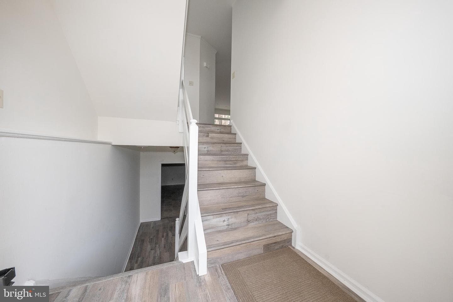 514 Waters Edge photo 3
