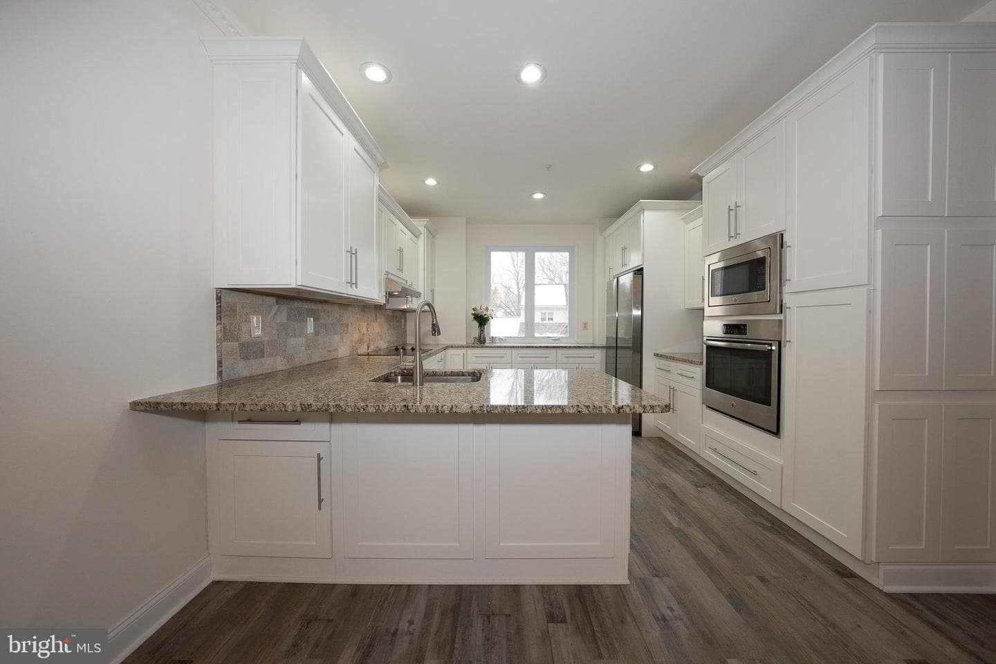 514 Waters Edge photo 4