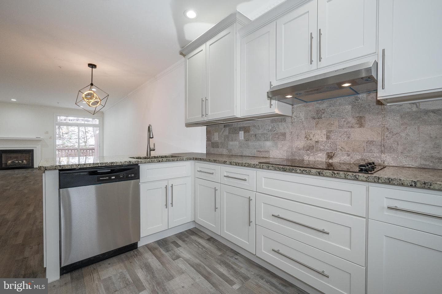 514 Waters Edge photo 7