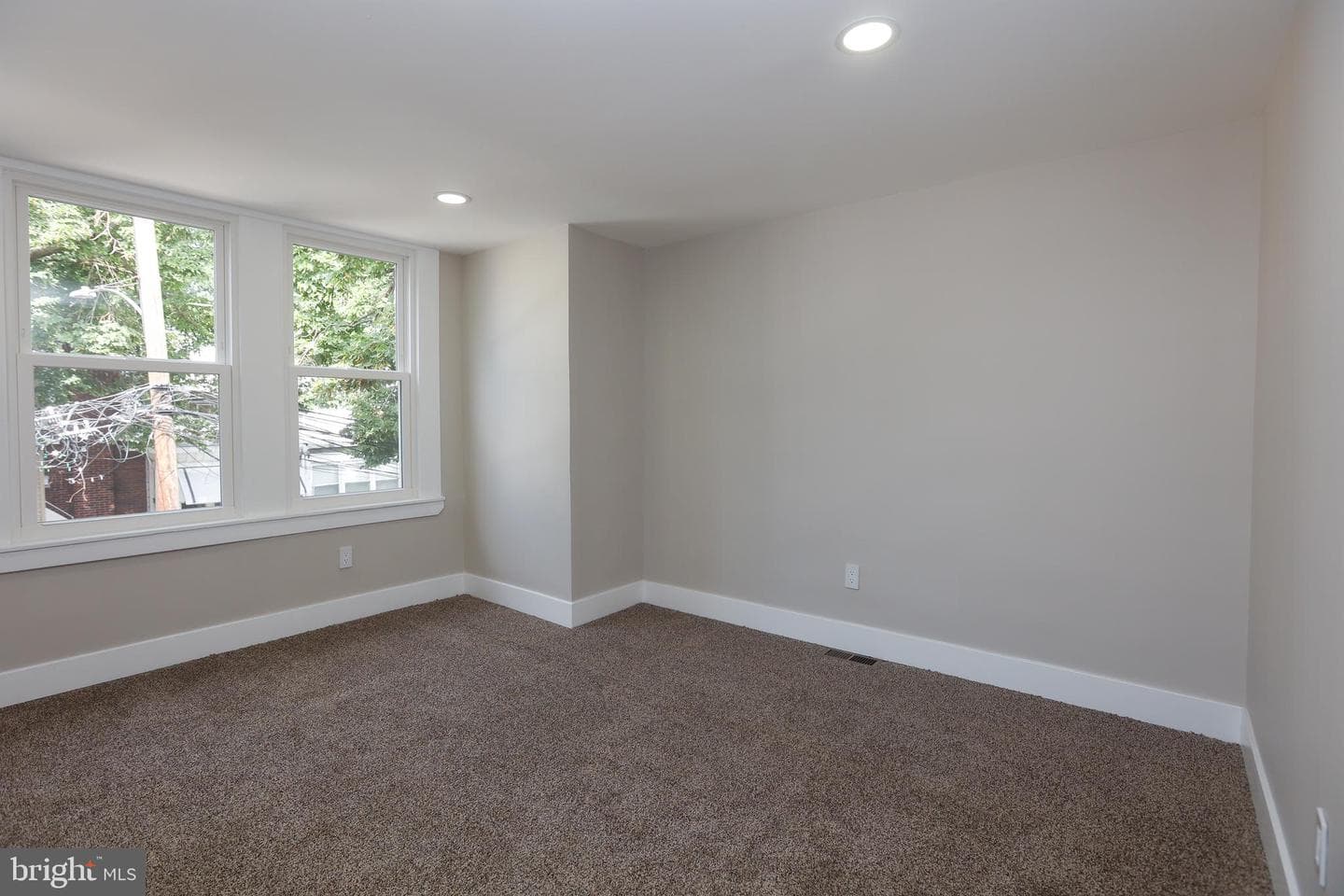 225 Wright Avenue photo 10