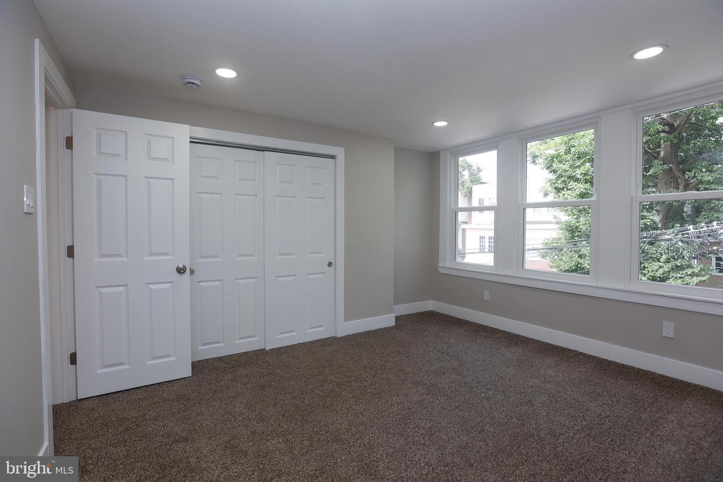 225 Wright Avenue photo 12