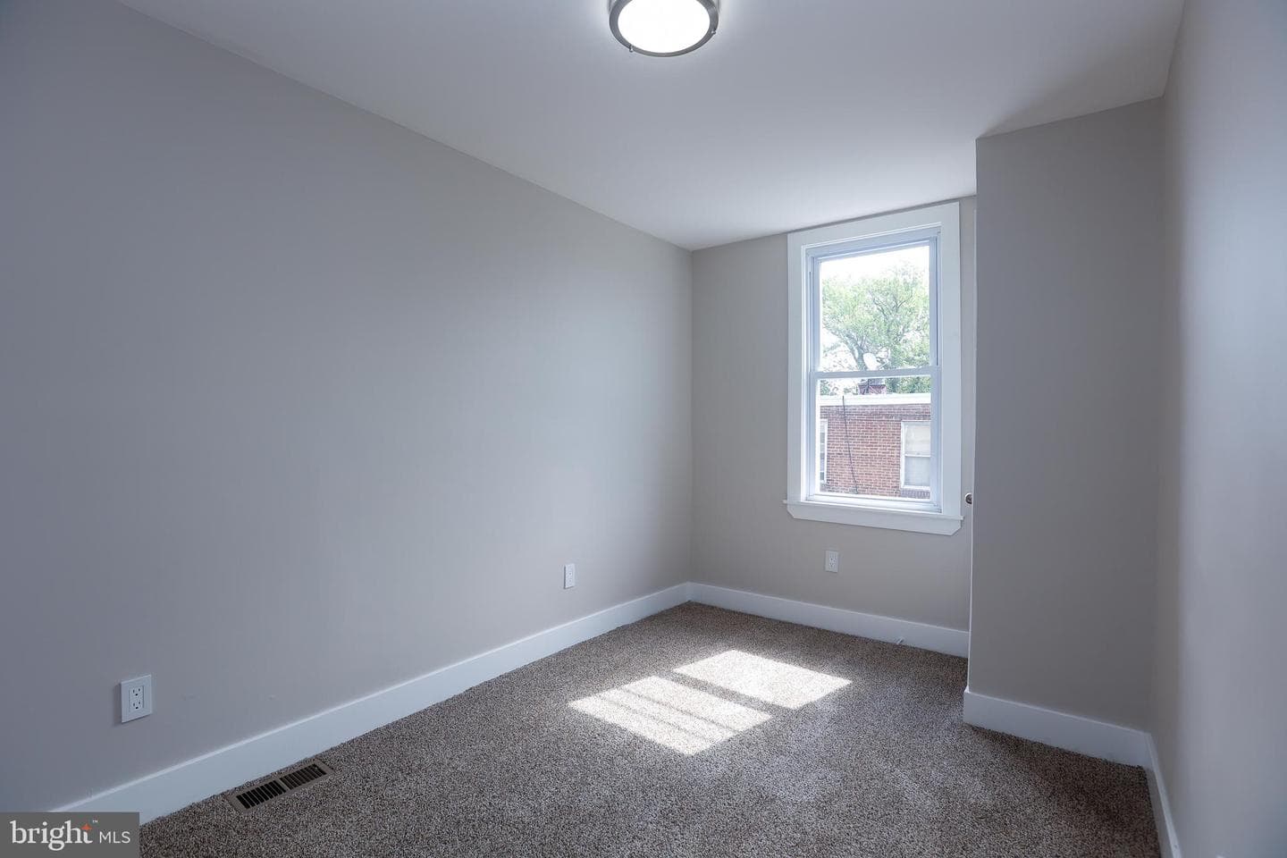 225 Wright Avenue photo 13