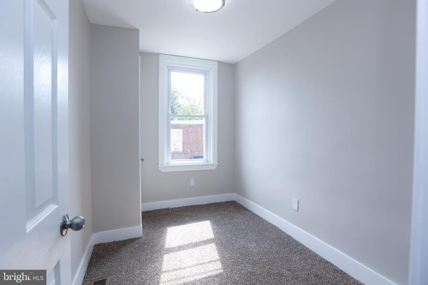 225 Wright Avenue photo 14