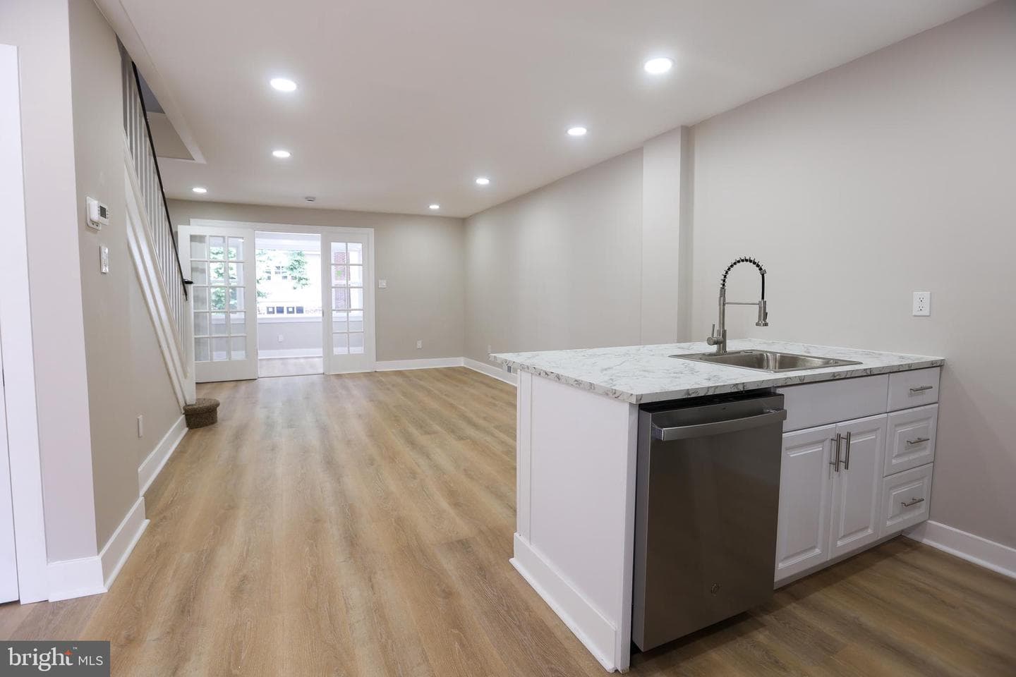 225 Wright Avenue photo 3