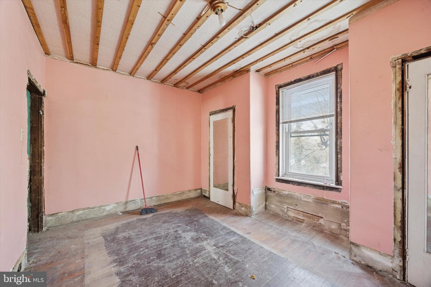314 S 6th Street photo 4