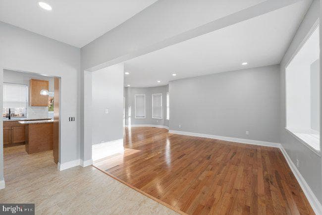213 Lincoln photo 11