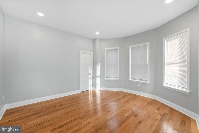 213 Lincoln photo 12