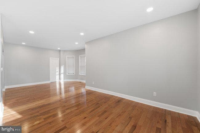 213 Lincoln photo 16