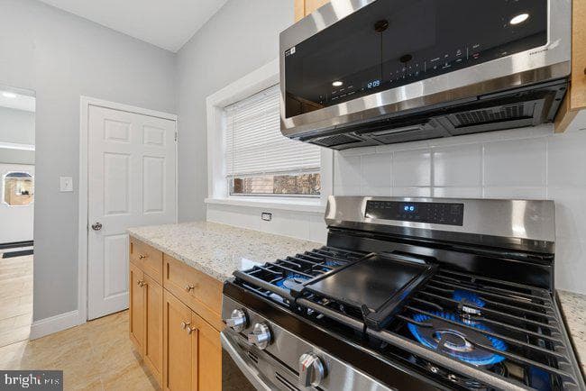 213 Lincoln photo 19