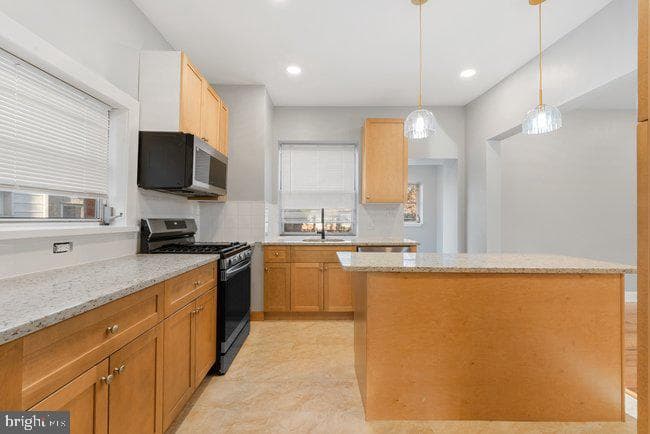 213 Lincoln photo 23