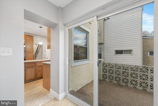 213 Lincoln photo 25