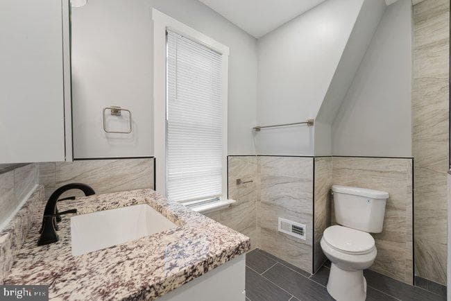 213 Lincoln photo 28